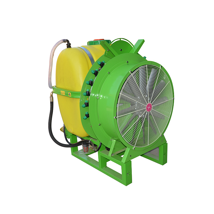 Traktor dipasang sprayer bledosan udara
